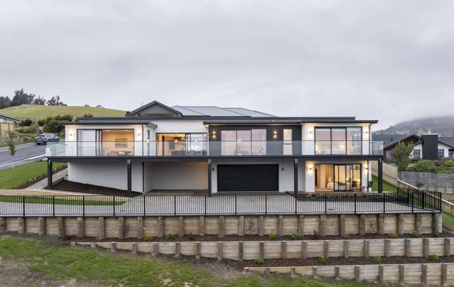 Unparalleled sunlit architectural retreat