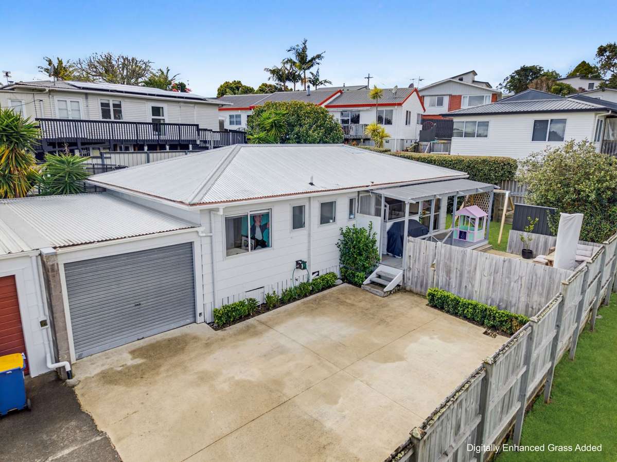 2/11 Longreach Drive_0