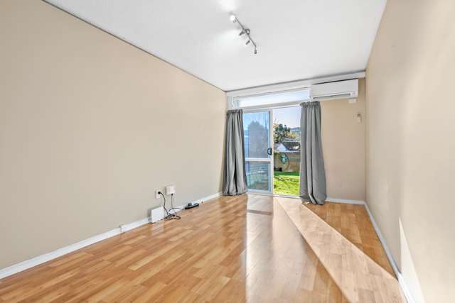 2/35 Campbell Terrace Petone_1