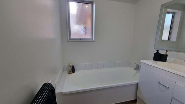 1 Roy Street Riverton_12