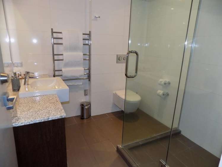 11/225 Lake Terrace Waipahihi_9