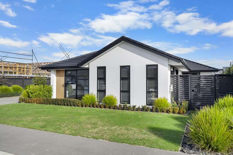 25 Malaga Crescent Harewood_23
