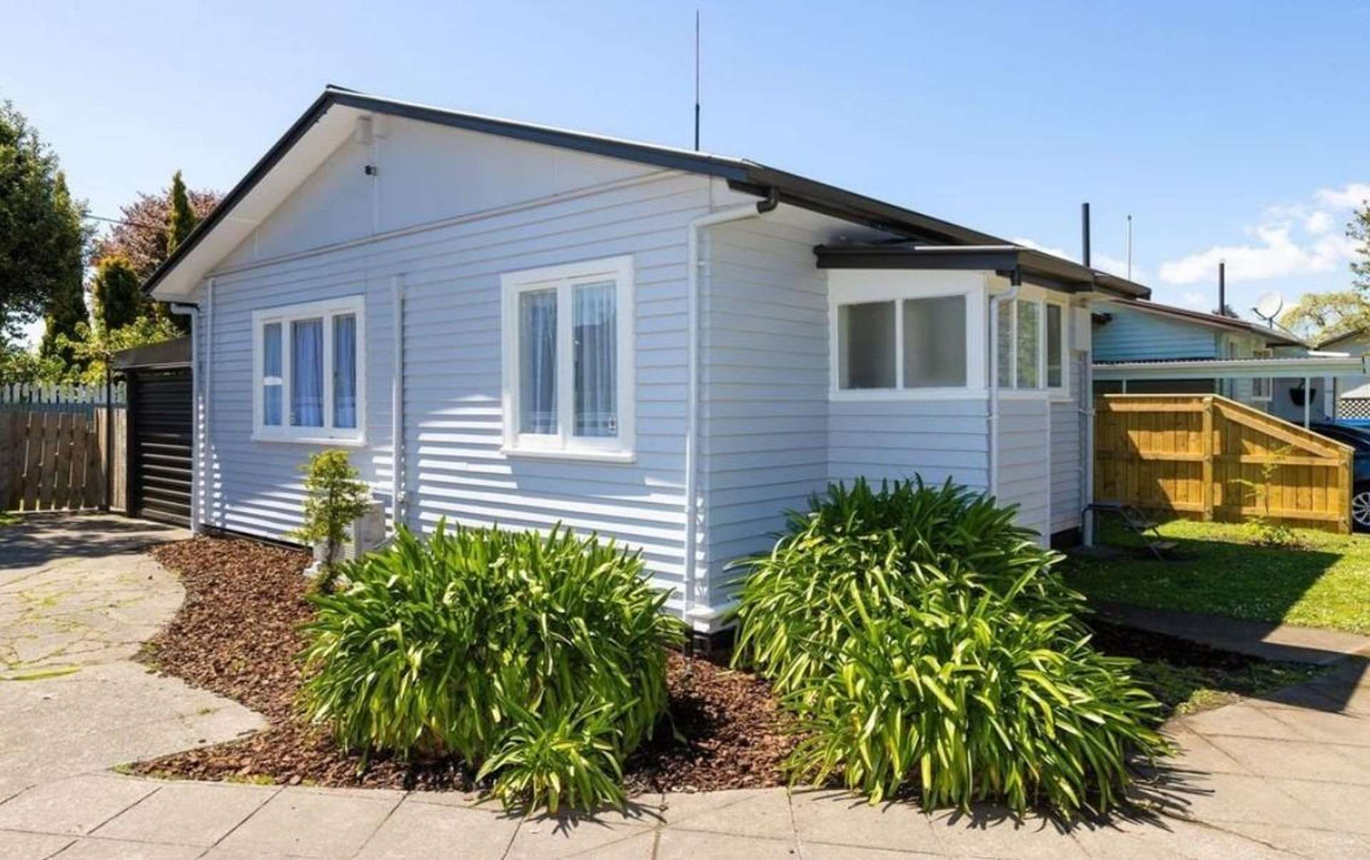 504 Karamu Road South 10495_0