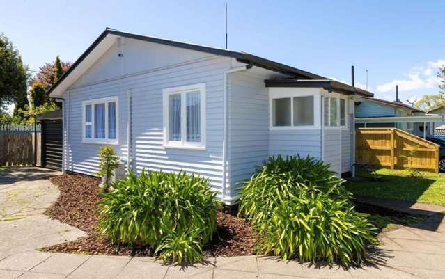 504 Karamu Road South 10495_1