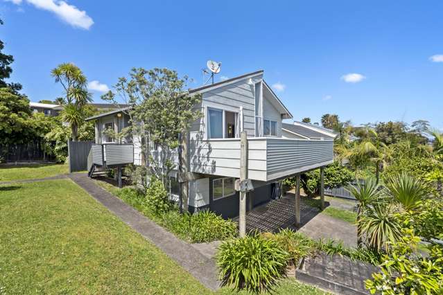Coastal Views | 2 Beds + Study + Rumpus + Garage!