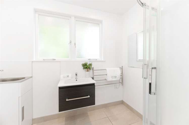 2/4 Leonard Road Mount Wellington_5