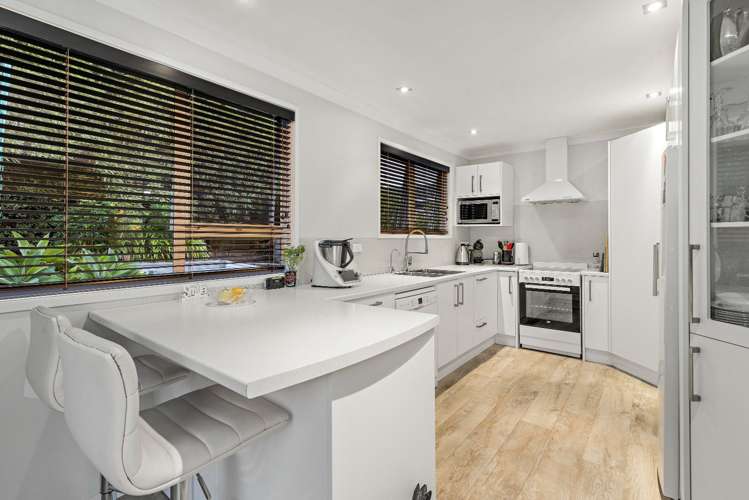 37 Bodi Place Te Atatu South_6