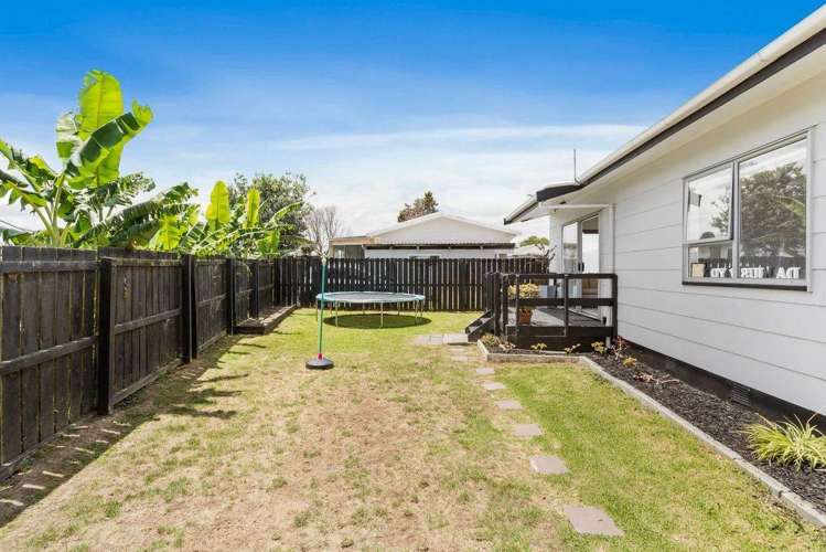 2/2 Hatherley Place Clendon Park_10