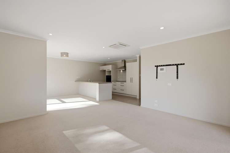 9 Barossa Way Brookfield_7