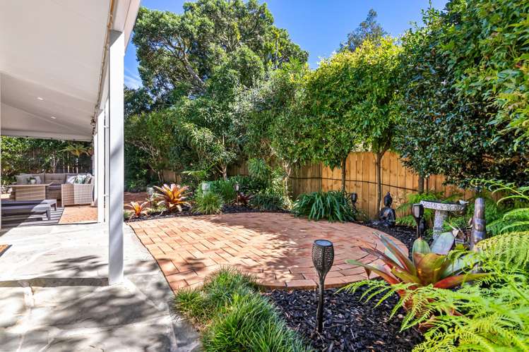 484 Beach Road Murrays Bay_24