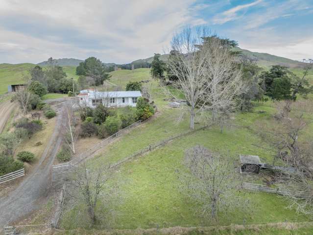 Spacious five bedroom home on 2.4 hectares