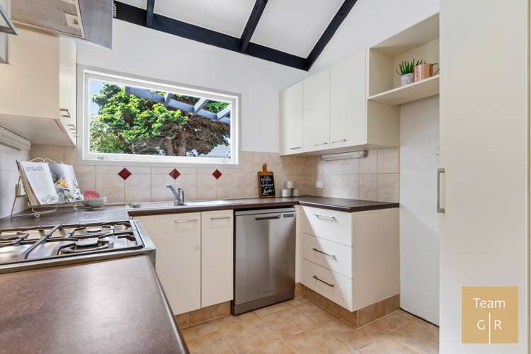 2/11 Tulloch Place Conifer Grove_5