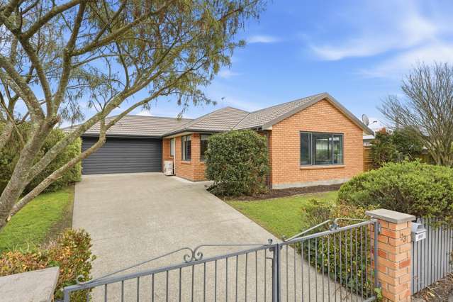 Modern Townhouse – A Rare Find!!