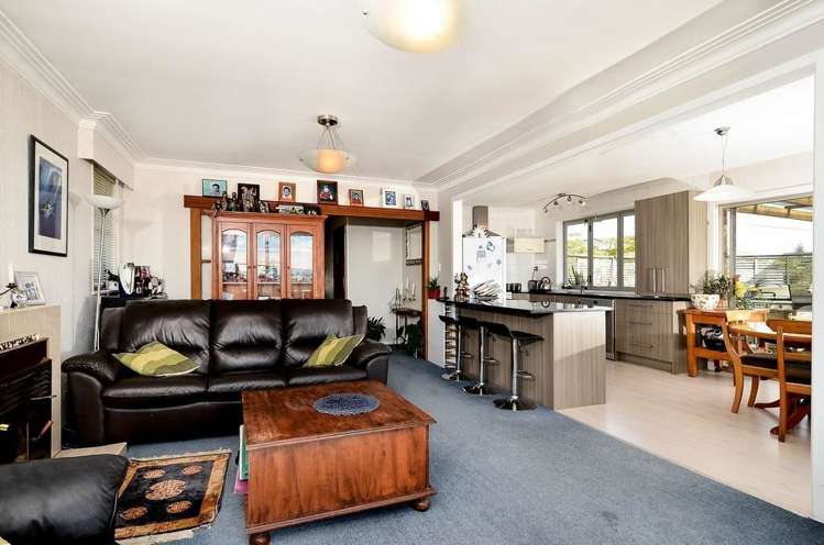 1 Wakeling Avenue Te Atatu South_11