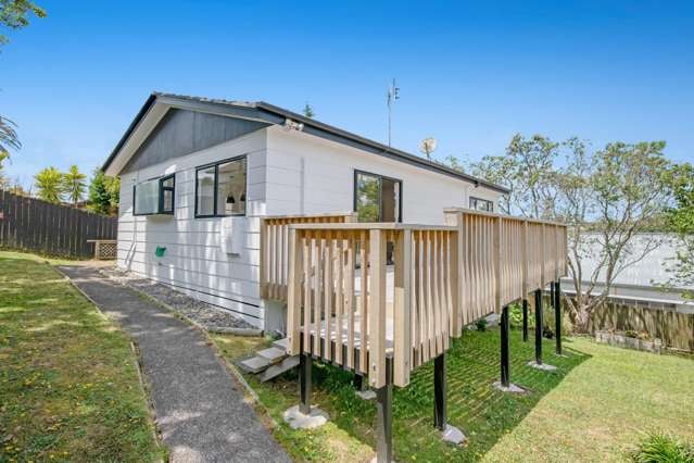 Charming Home in Totara Vale!