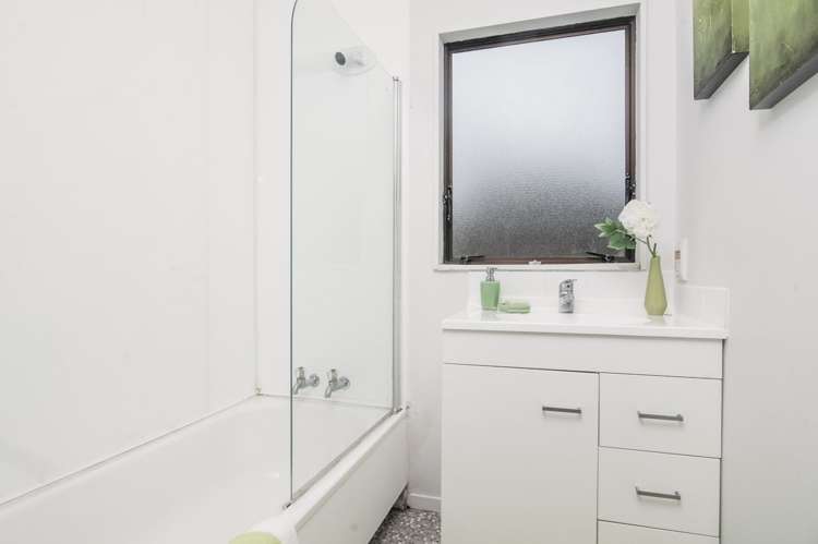 1/130 Bruce Mclaren Road Henderson_9