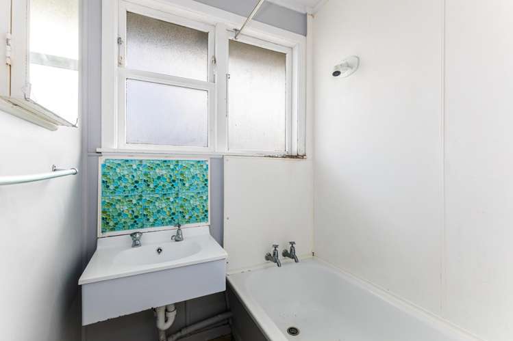 301-303 Warspite Avenue Waitangirua_18