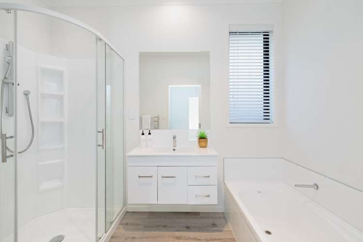 99b Awataha Crescent Pyes Pa_15