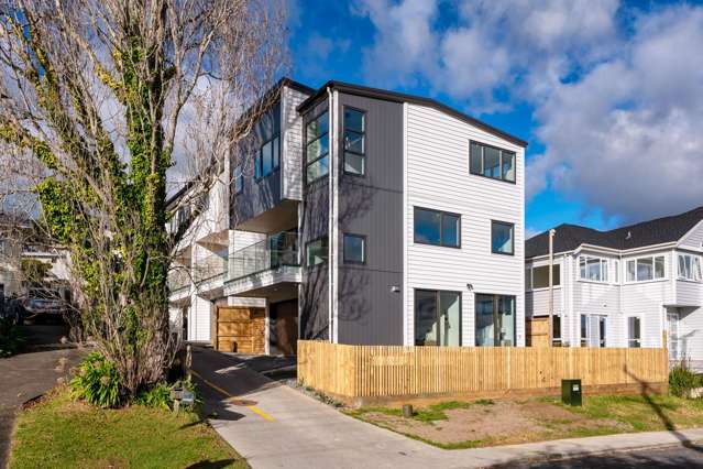 AFFORDABLE NEW 4-BEDDY - DOUBLE WESTLAKE