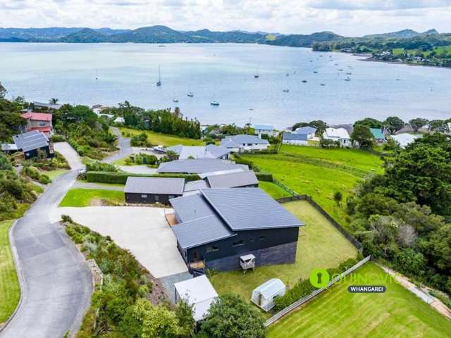 McLeod Bay - 4 Bedroom Home