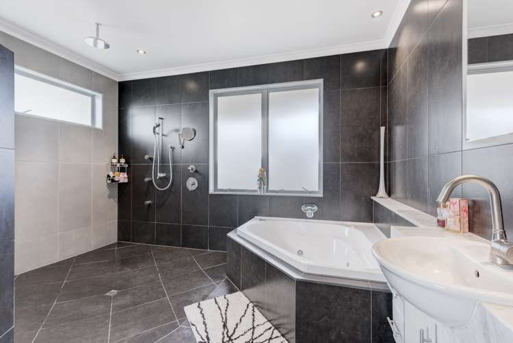 389 Clifton Road Whitford_18