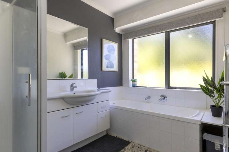 7 Meliss Brae Rangatira Park_17