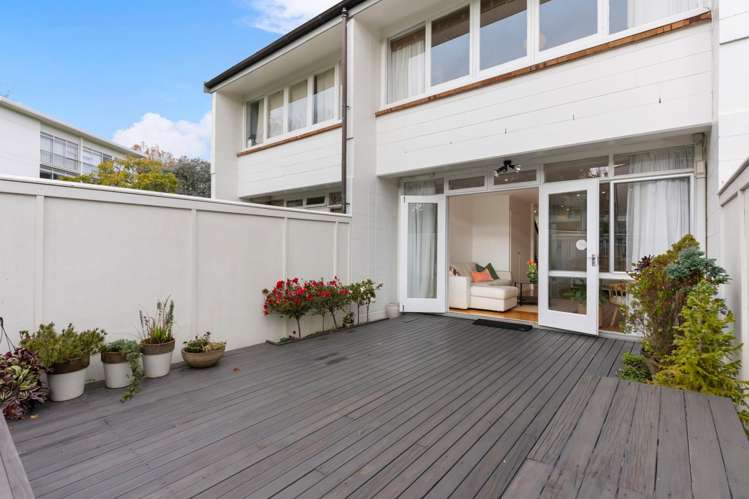 7/142 Howe Street_4
