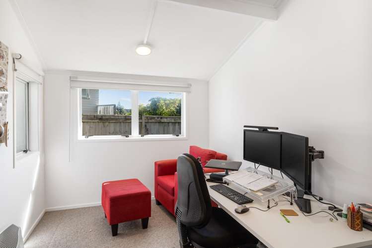 8 Montmere Avenue Te Atatu Peninsula_14