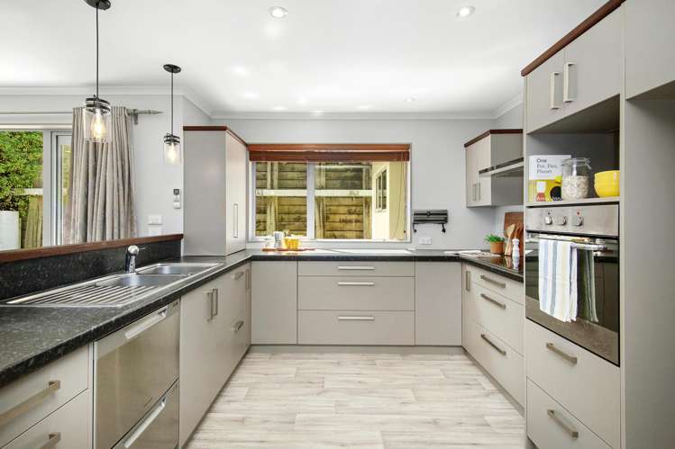 16 Westwood Road Tawa_9