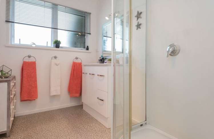 2/27 Exeter Street Stoke_11