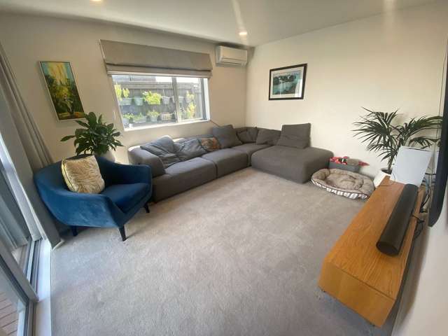 9B Holland Avenue Point England_3