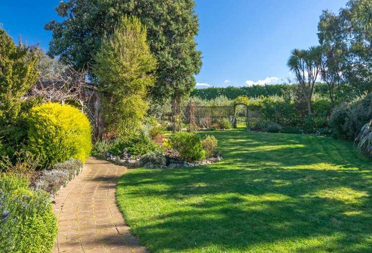 33 Neal Road Rarangi_18