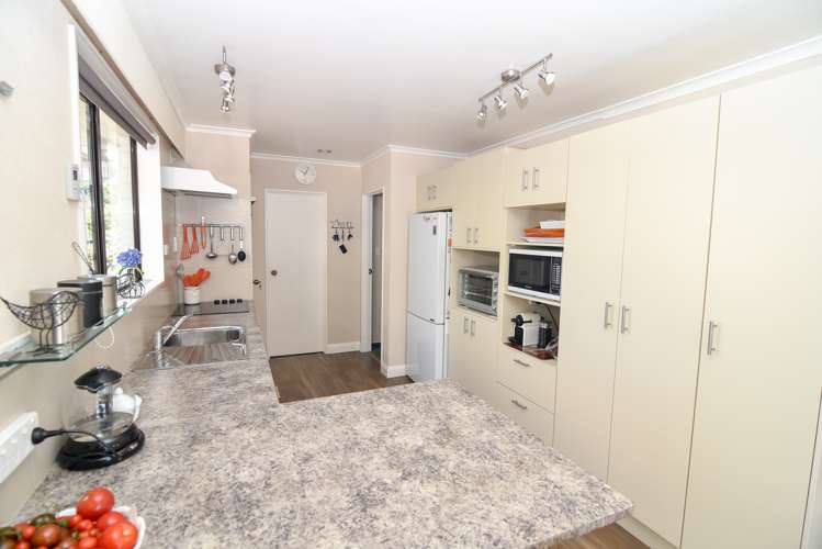 9 Deller Drive Carterton_7