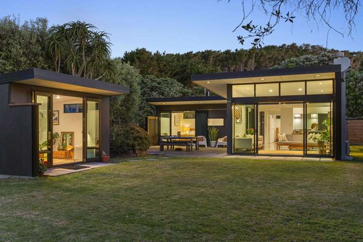 8 Erangi Place Bethells Beach_36