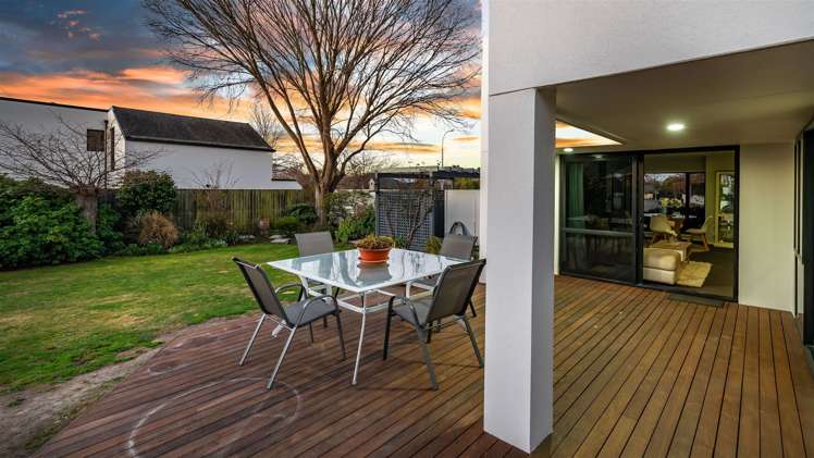 9 Travis Country Drive Burwood_28
