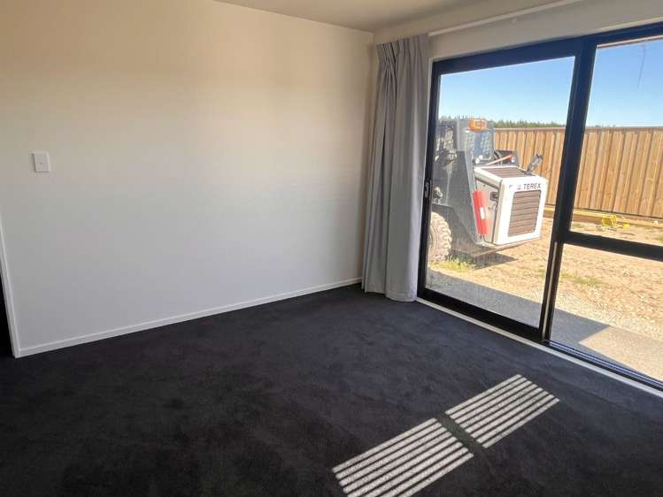 157 Faringdon Boulevard Rolleston_7