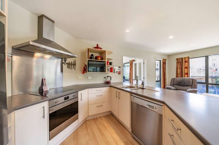 14 Tararua Close Aotea_12