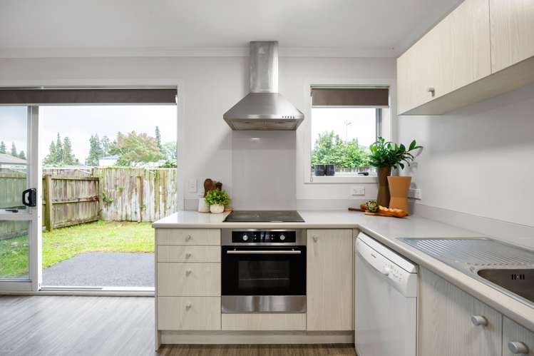 61 Chiefs Court Hamilton East_9