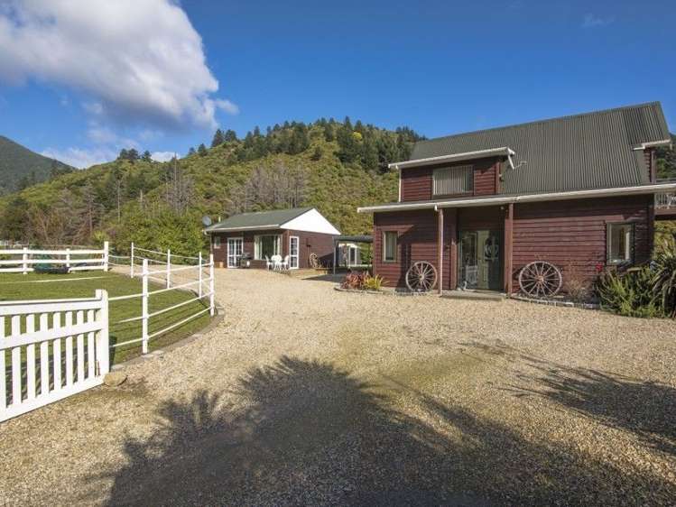 112 Boons Valley Road Waikawa_37