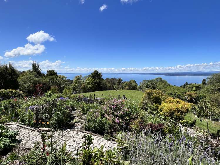 21 Parerohi Grove Kuratau_16