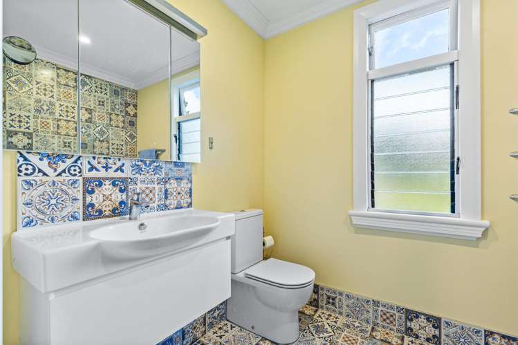 193 Valley Road Muriwai Beach_15