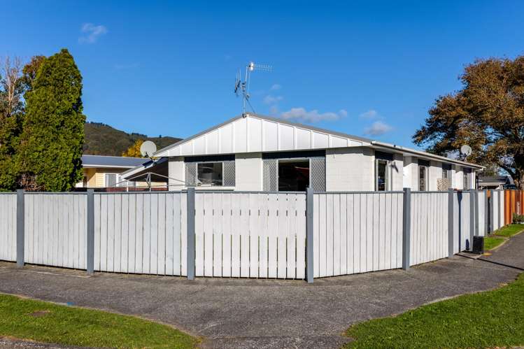 1/2 Matthews Road Wainuiomata_23