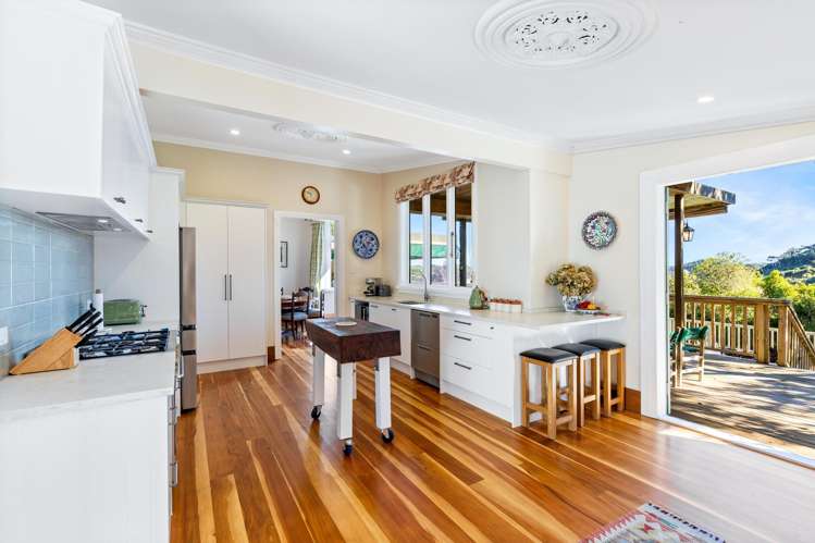193 Valley Road Muriwai Beach_11