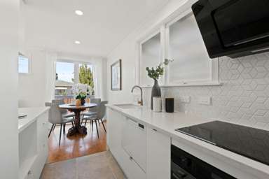2/243 Lake Road_2