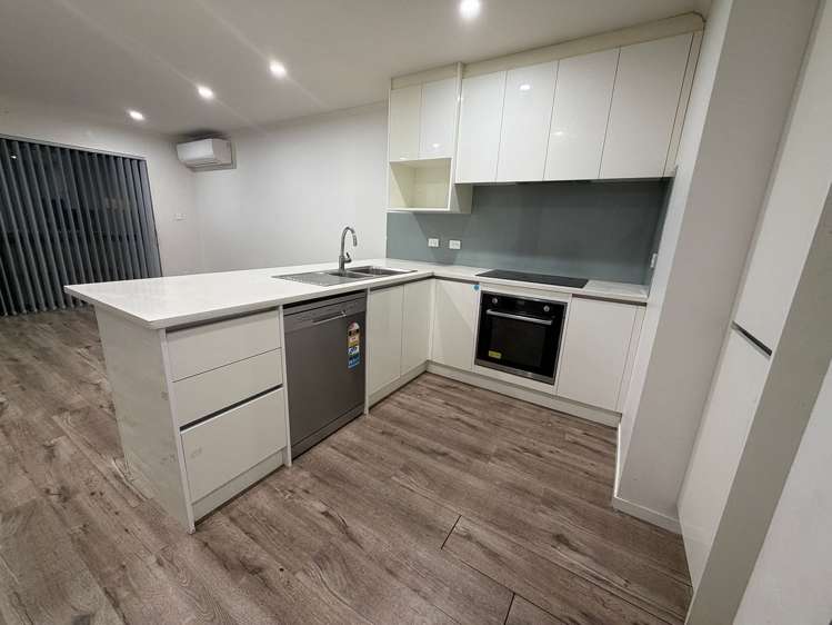 2/17 Alfriston Road_0