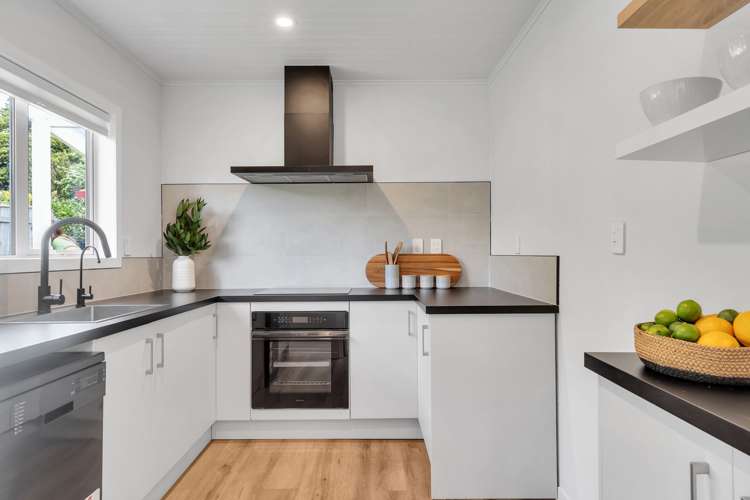 1/11 Manson Avenue Stoke_8