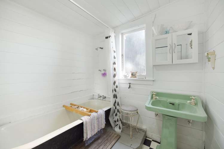 10 Church Road Maketu_19