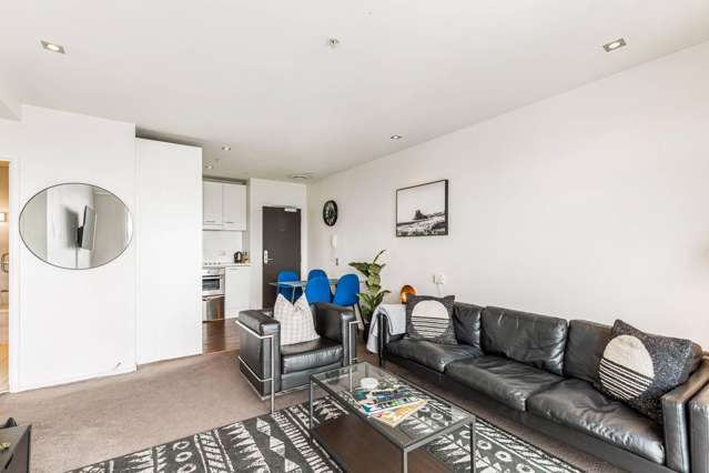 Comfortable City Living with Great Views in Harbour Oaks