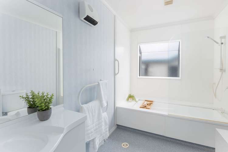 2/72 Mere Road Taupo_9