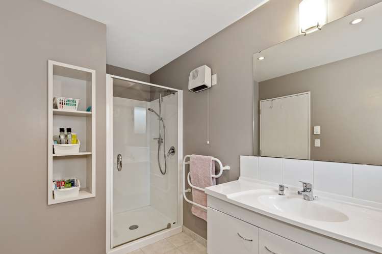 52 Broomfield Terrace Burwood_12